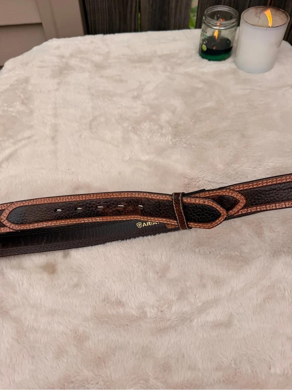 Ariat Dark Brown Leather Belt with Tan Trim Size 42 needs a belt buckle